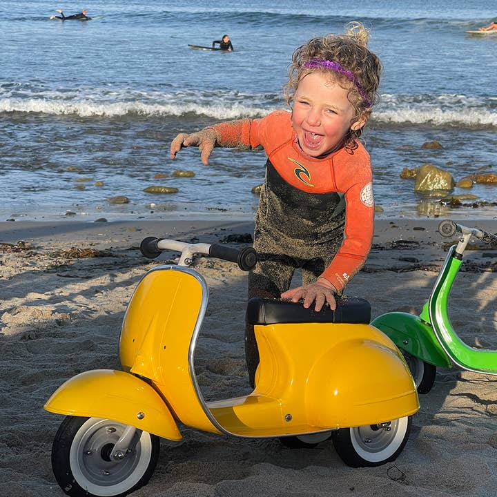 PRIMO Classic Ride On Kids Scooter | Malibu Bumble Bee