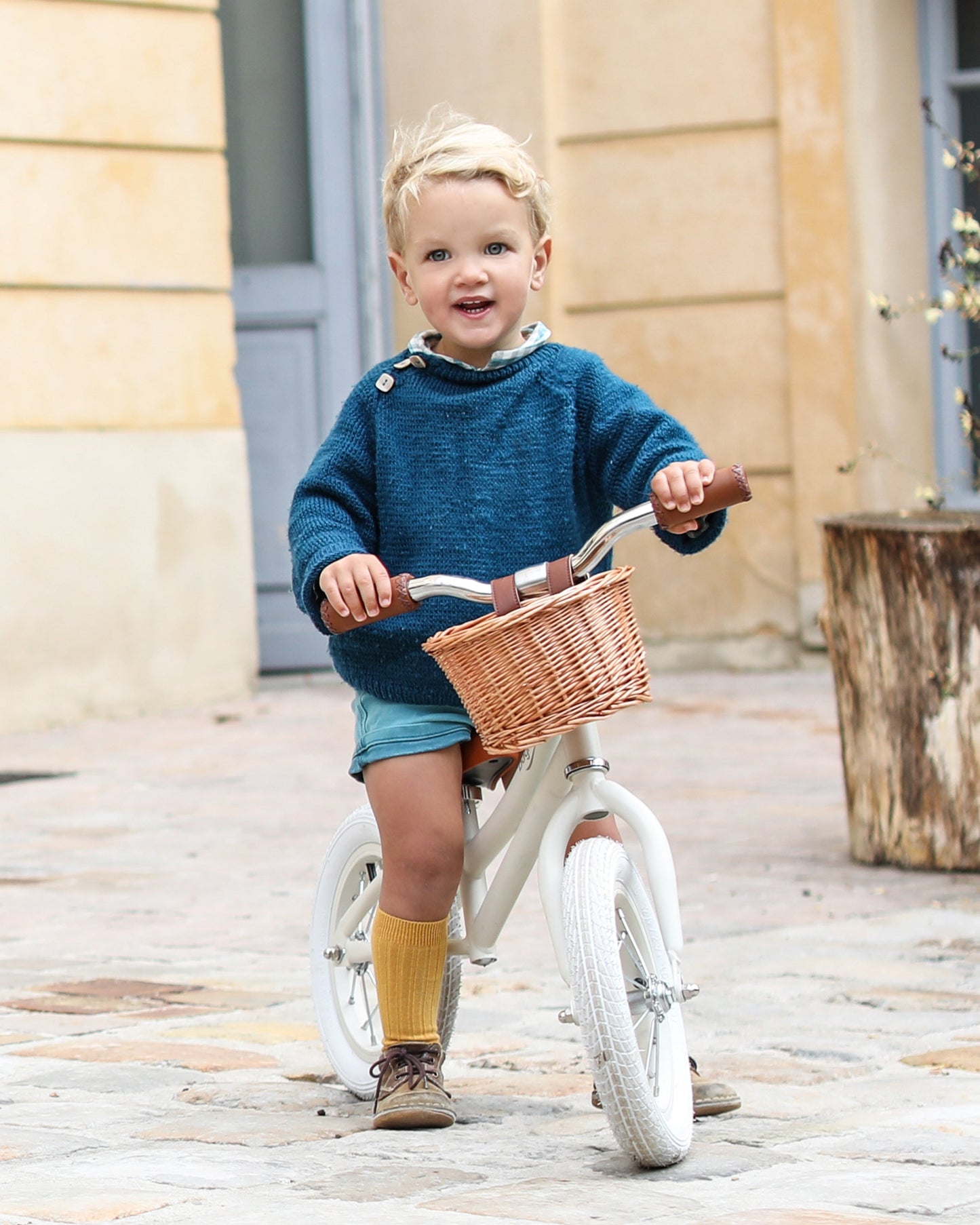 Ride-On Balance Bike Ivory White + Helmet