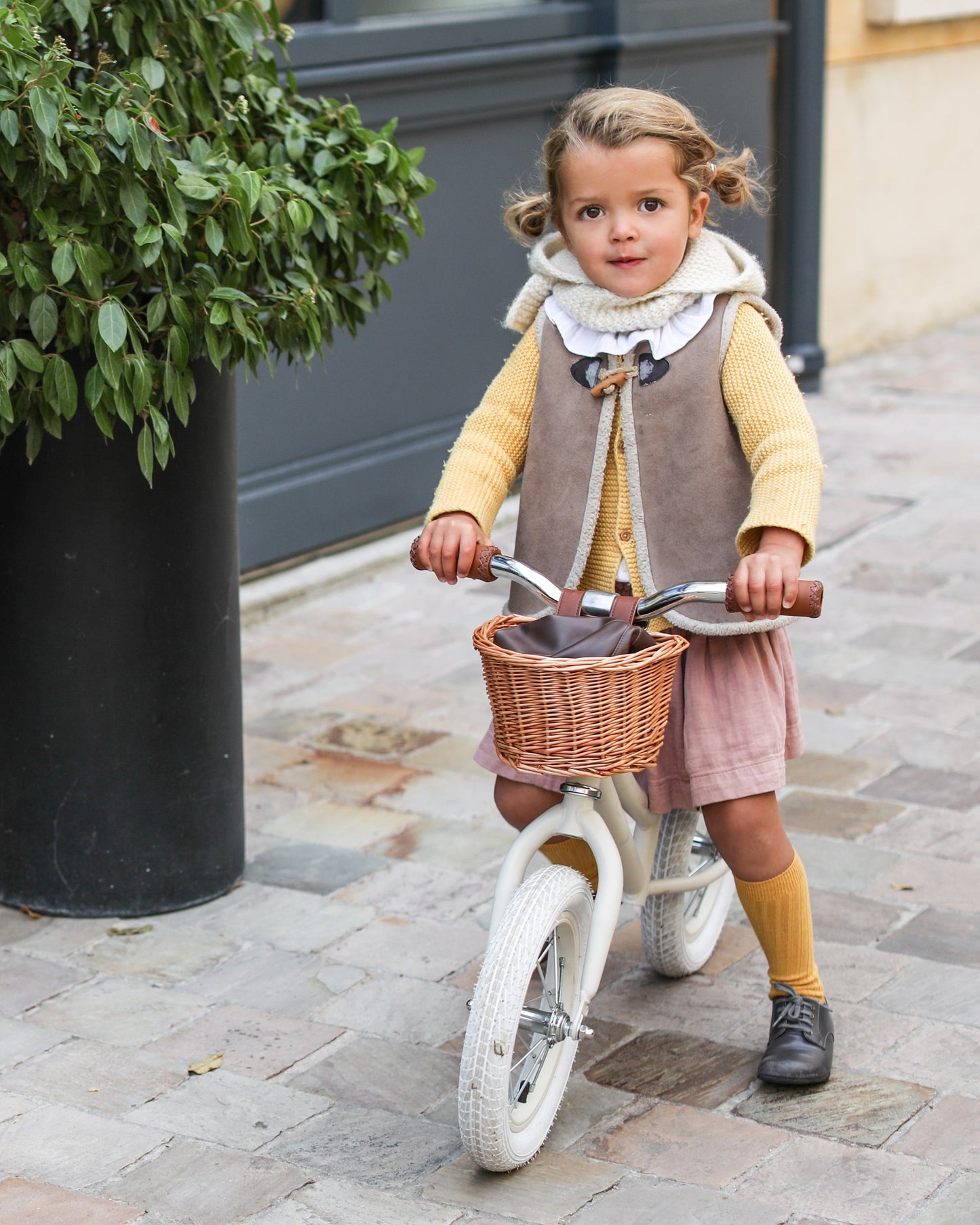 Ride-On Balance Bike Ivory White + Helmet