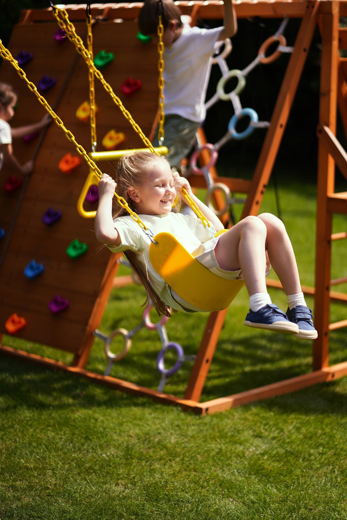 Sycamore - Backyard Ultimate Climbing Set with 2 Swings And Trapeze Bar