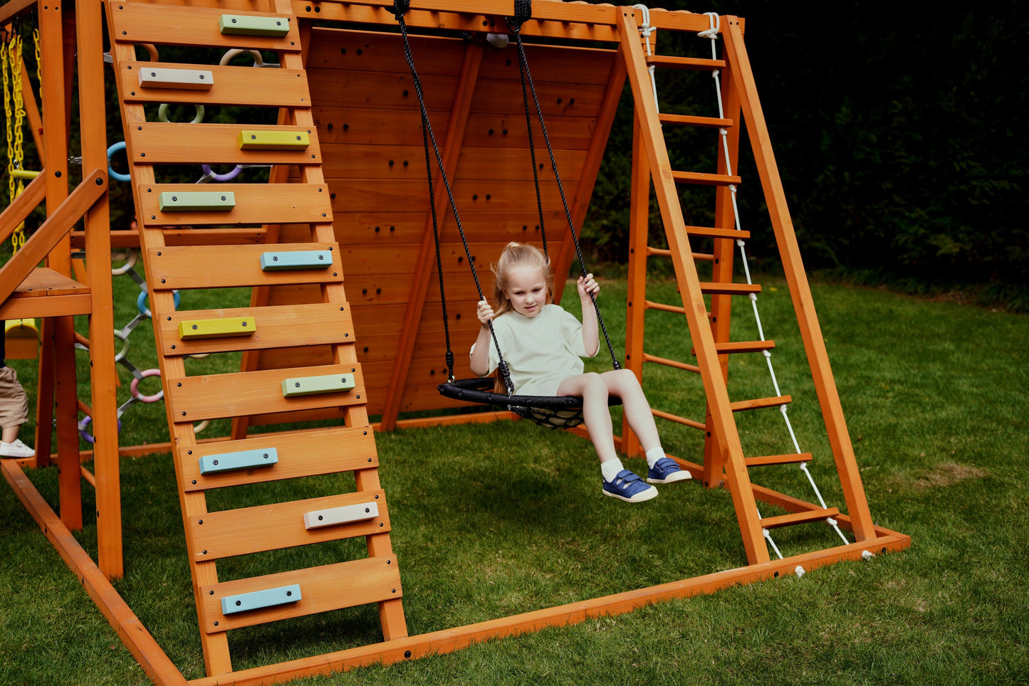 Sycamore - Backyard Ultimate Climbing Set with 2 Swings And Trapeze Bar