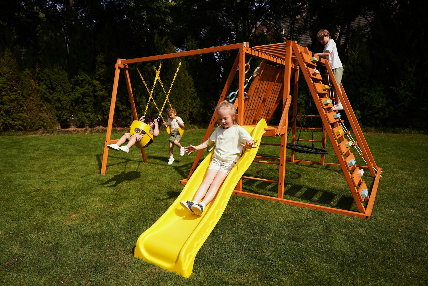 Sycamore - Backyard Ultimate Climbing Set with 2 Swings And Trapeze Bar