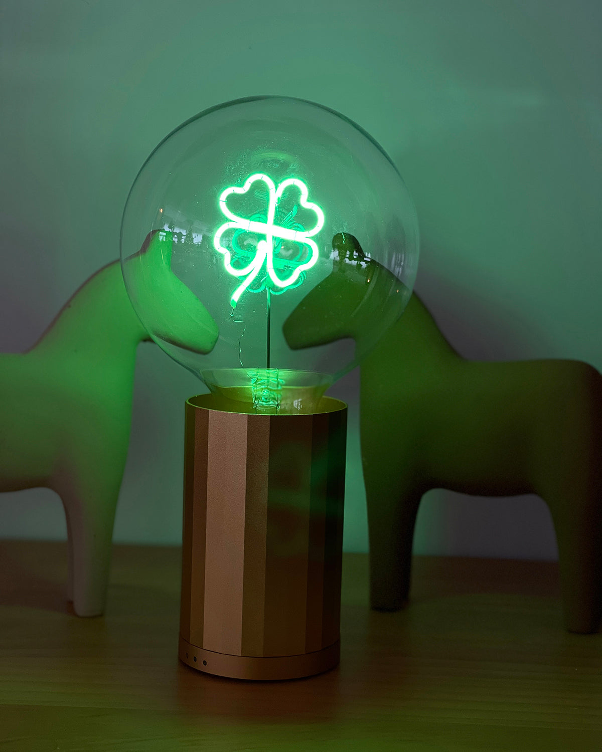 Bulb CLOVER Green with Base Table Lamp PORTABLE