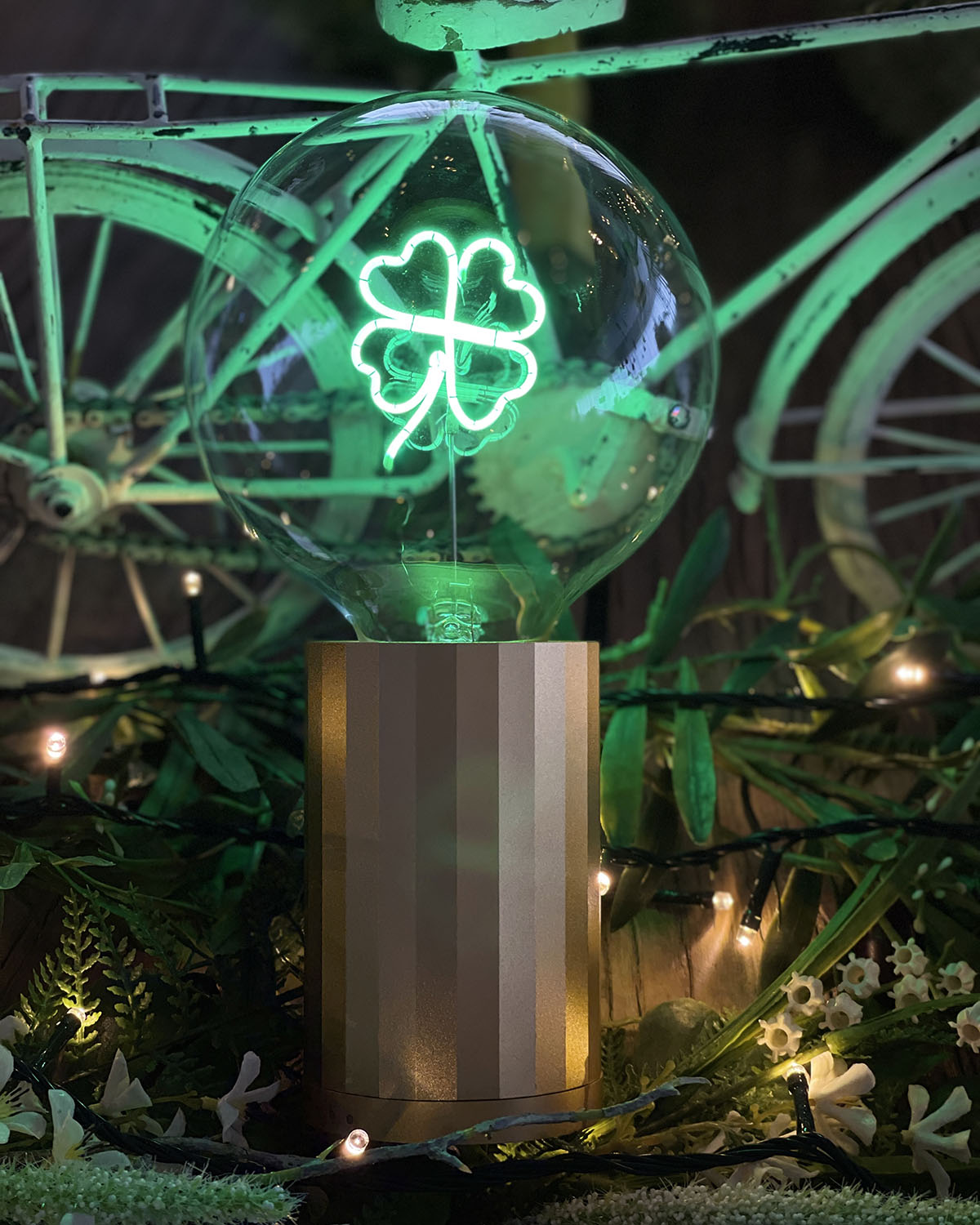 Bulb CLOVER Green with Base Table Lamp PORTABLE