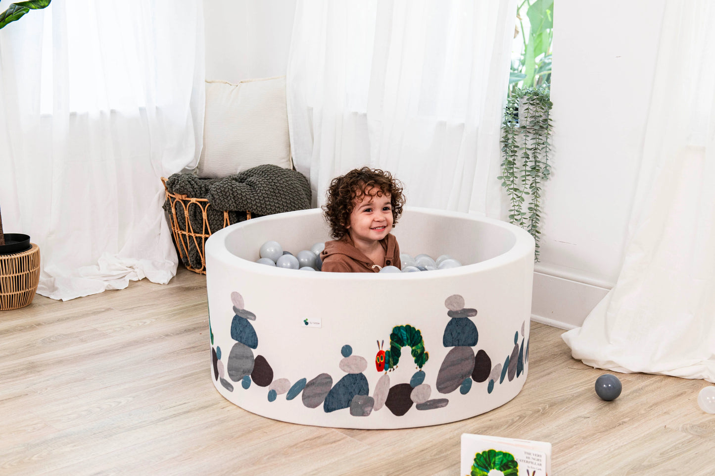 The Very Hungry Caterpillar™ Ball Pit + 200 Pit Balls