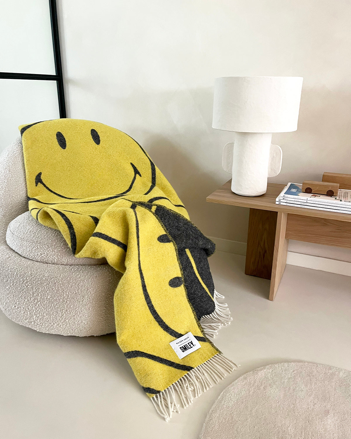 Blanket SMILEY Yellow / Black Print 4.25 x 6.5 ft