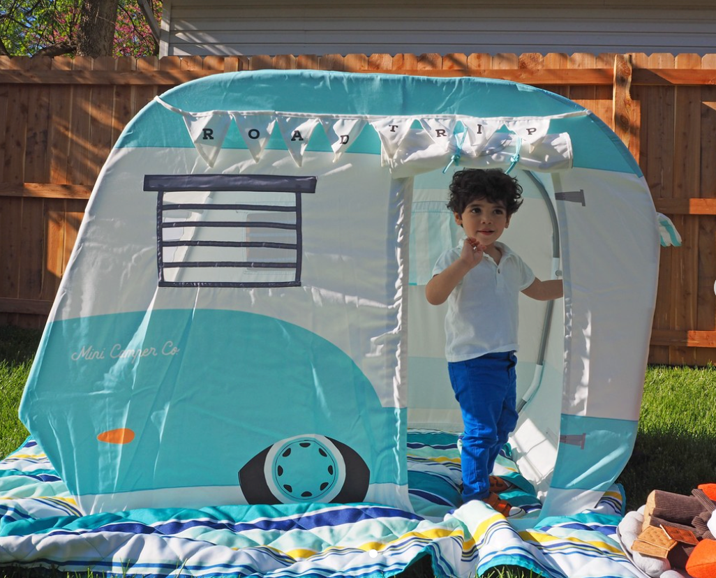 Road Trip Camper Blue - Oliver Ruffus