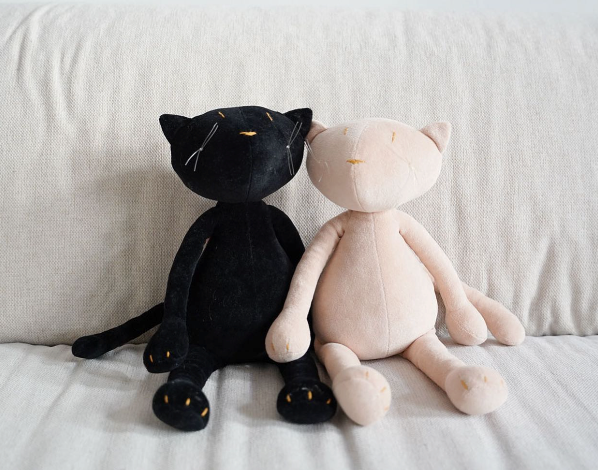 Gisel The Cat | Large Black - Oliver Ruffus