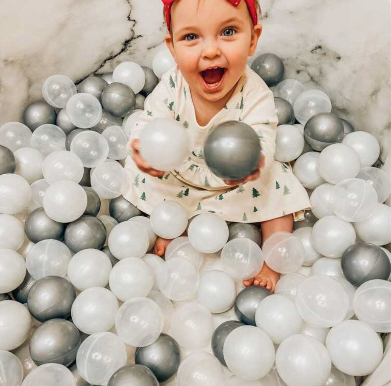 Luxurious Marble  Ball Pit + 200 Pit Balls