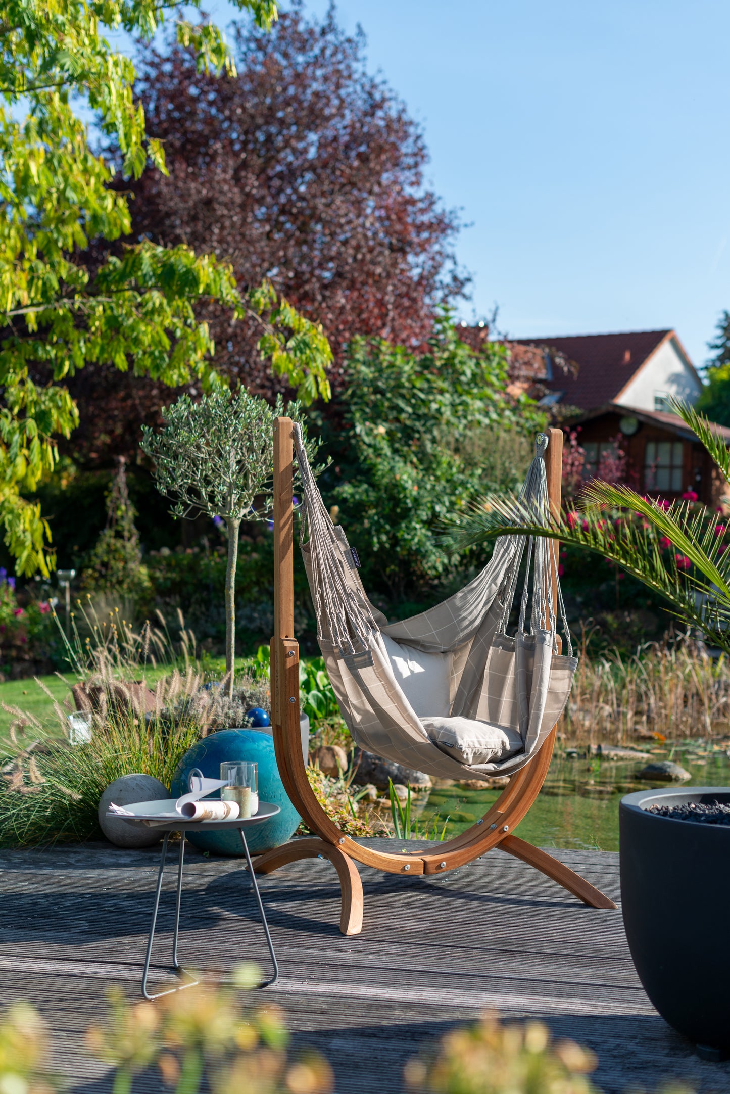 Udine Outdoor Weather-Resistant Hammock Chair with FSC® certified Eucalyptus Stand