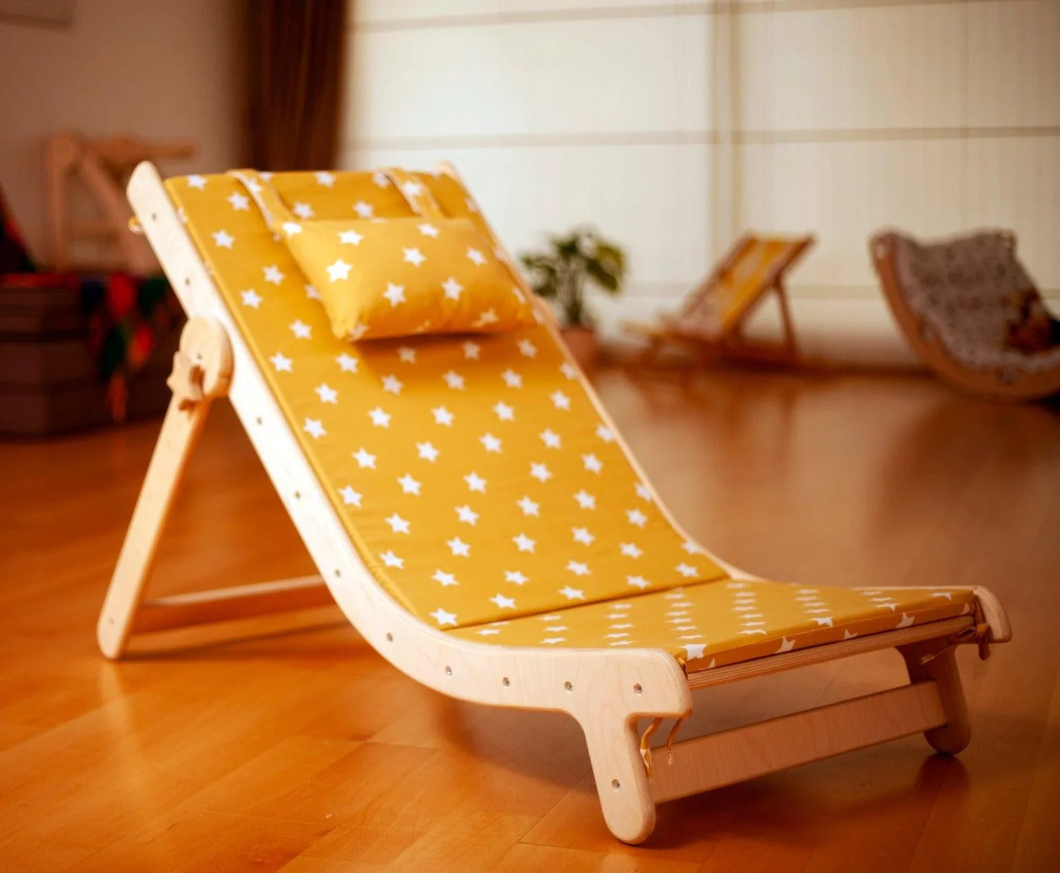 Adjustable Lounge Chair - Oliver Ruffus