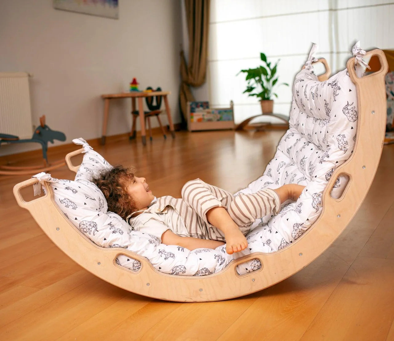 Climbing Arch Rocker with Origami Cushion - Oliver Ruffus