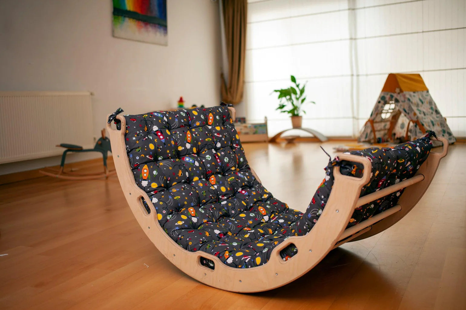 Climbing Arch Rocker with Space Cushion - Oliver Ruffus