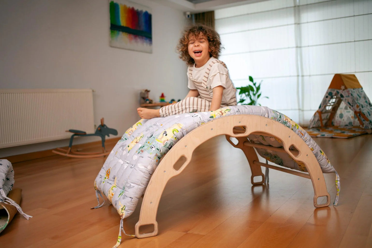 Climbing Arch Rocker with Map Cushion - Oliver Ruffus