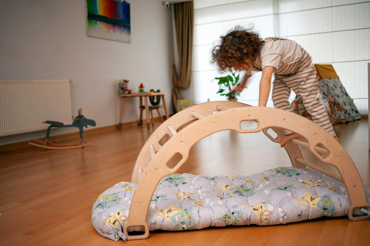 Climbing Arch Rocker with Map Cushion - Oliver Ruffus