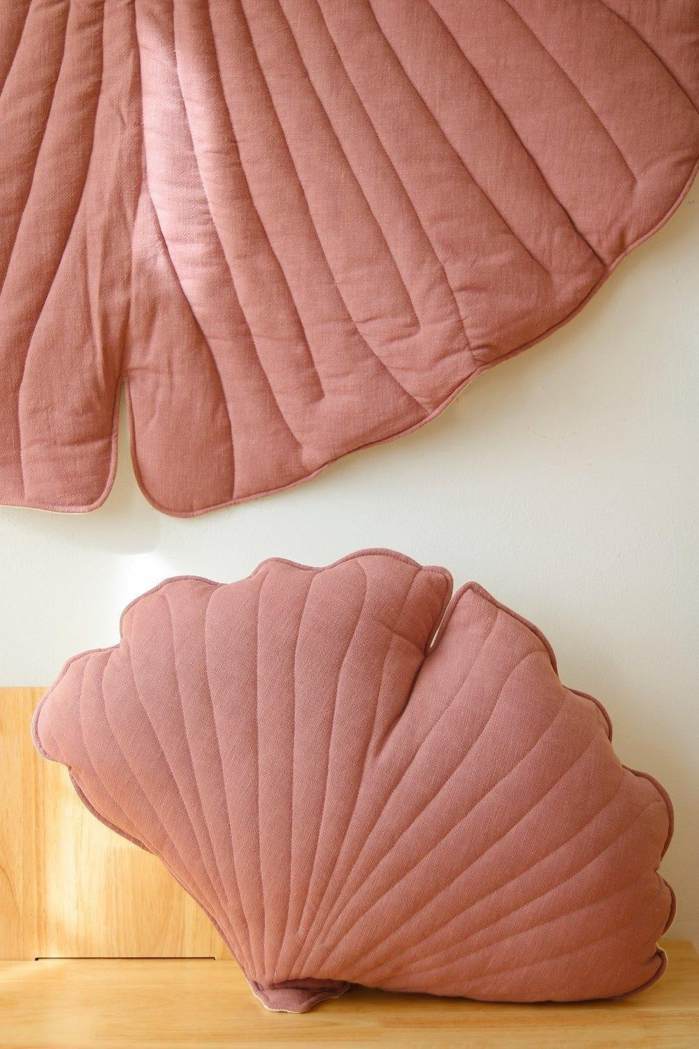 Linen “Pink” Ginkgo Leaf Mat