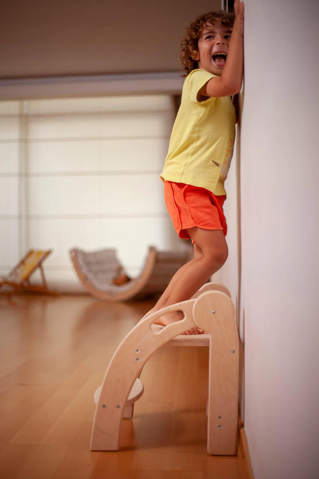 Foldable Montessori Kitchen Step Stool - Oliver Ruffus