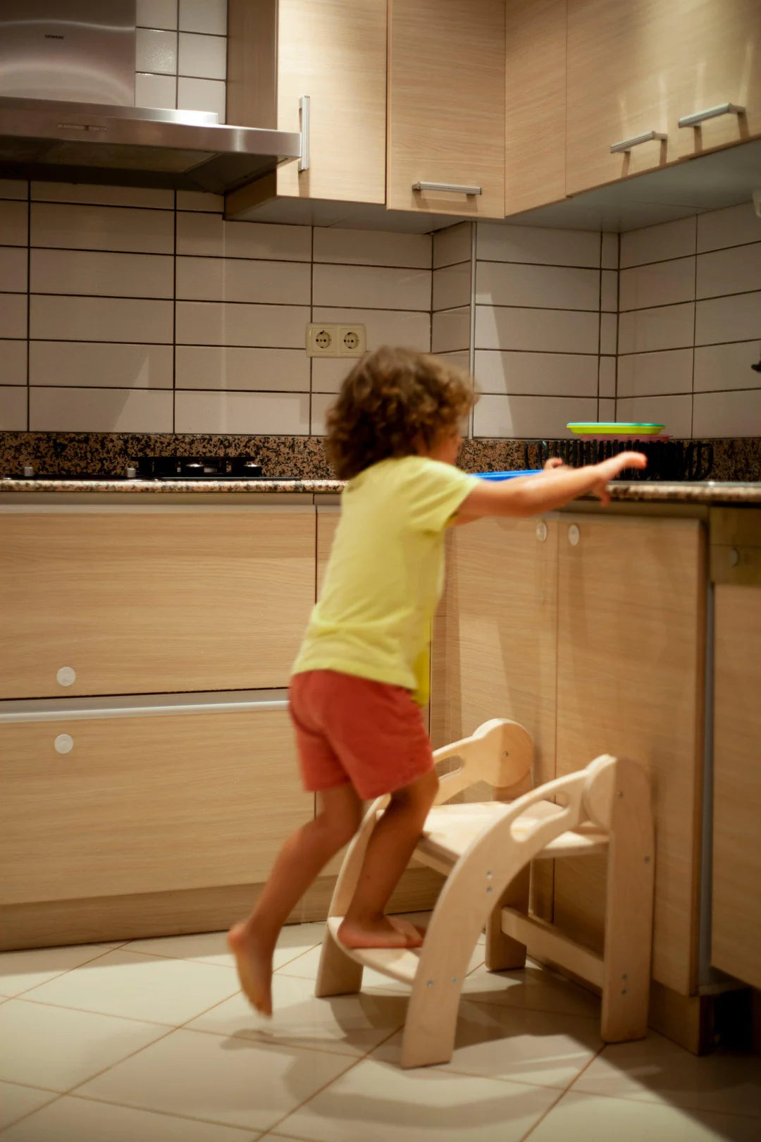 Foldable Montessori Kitchen Step Stool - Oliver Ruffus