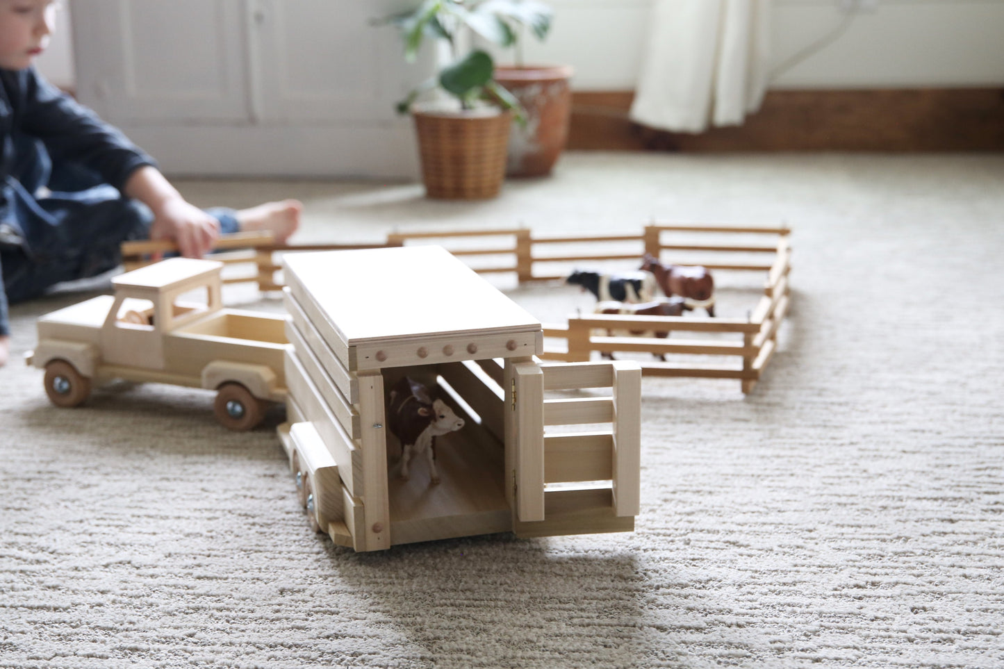 AmishToyBox.com Wooden Pickup & Horse Trailer Toy Set