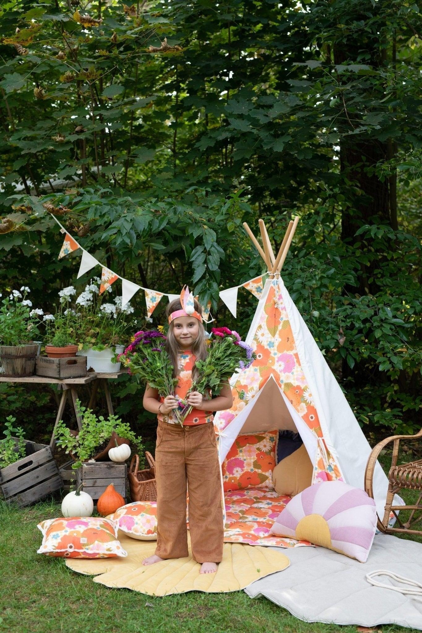 Picnic with Flowers Teepee Tent