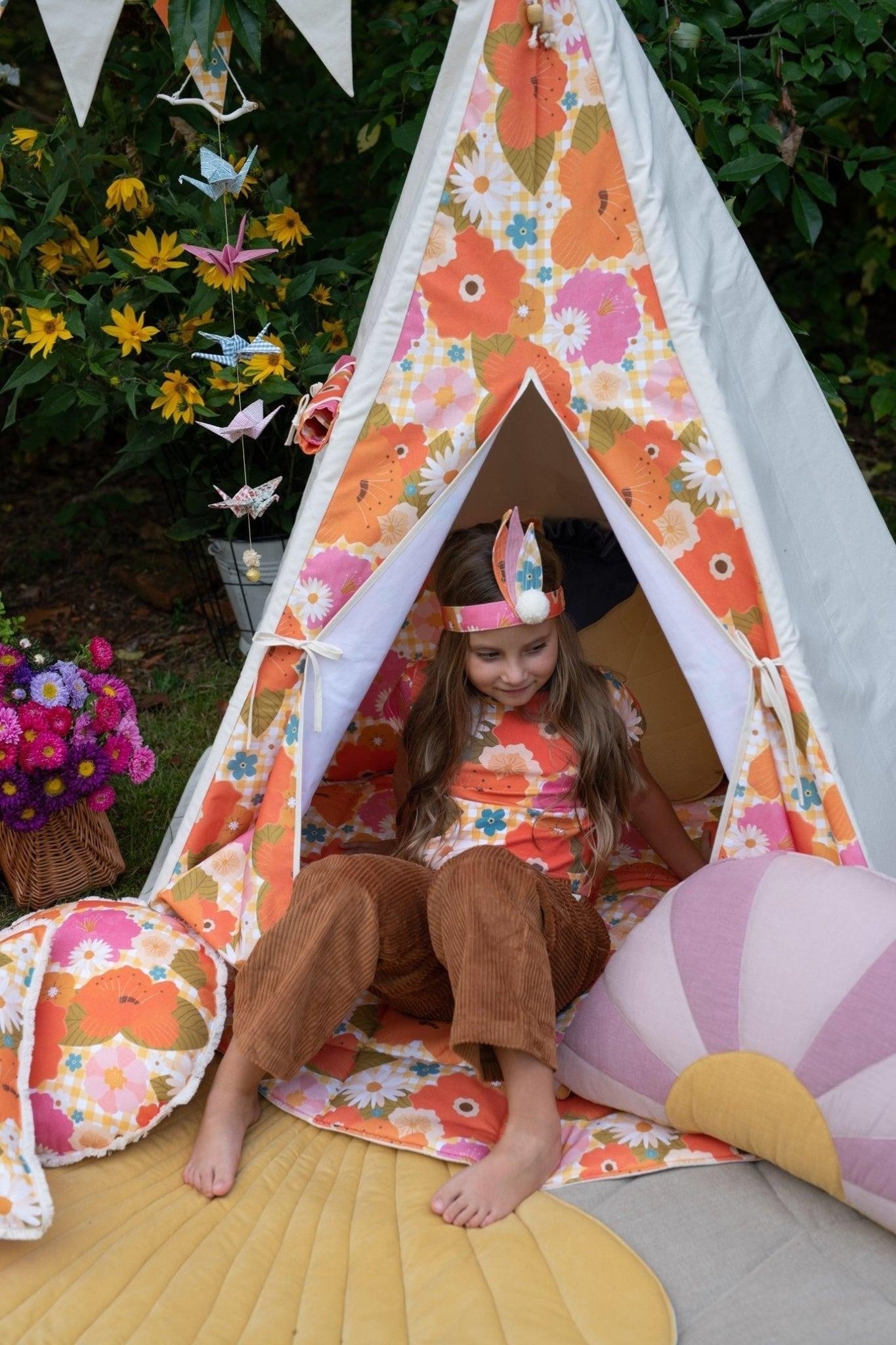 Picnic with Flowers Teepee Tent