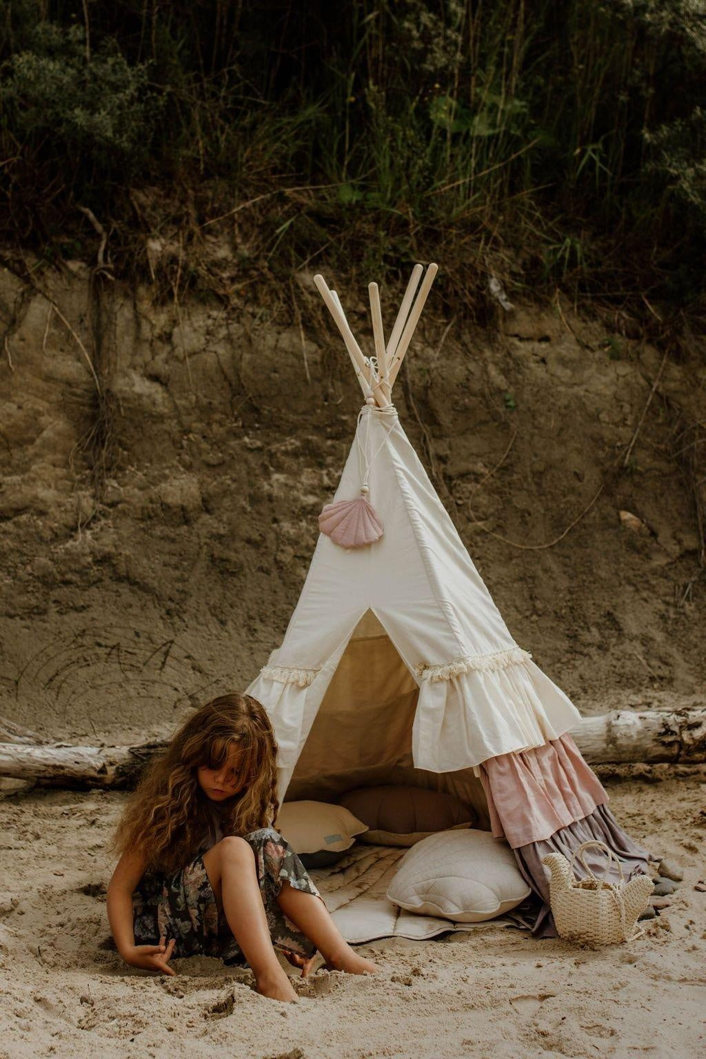 “Powder Frills” Teepee Tent with Frills